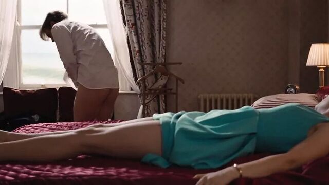 Saorise Ronan - на чешском пляже 02