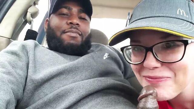 Минет на парковке Mickyd