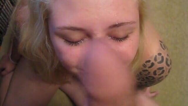 Леопардовая татуированная девушка