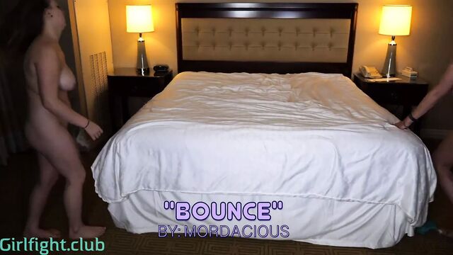 Извращенность против Bambi - полностью натуральная борьба с сиськами