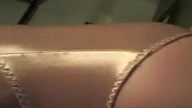 Золотые атласные трусики крупным планом