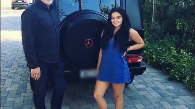 Горячие ступни и пальцы ног Ariel Winter