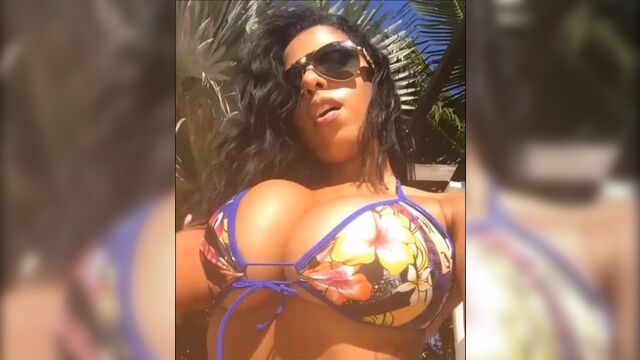 Великолепная крошка-латина с удивительными сиськами