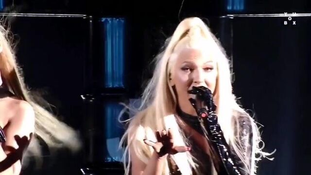 Сербская Jelena Karleusa и Hurricane хотят много спермы