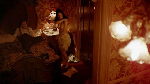 Rachel Korine светит сиськами