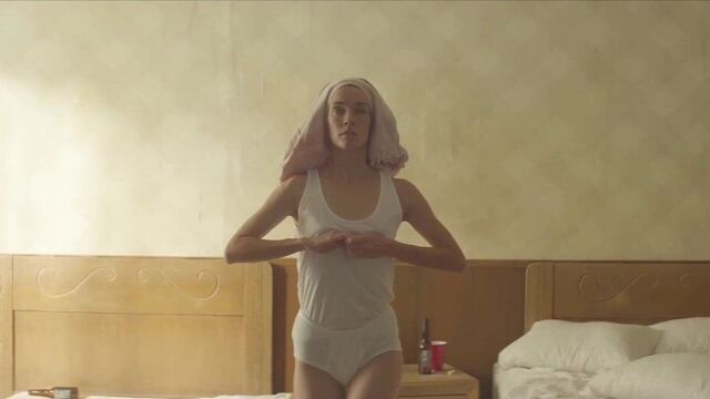 Celia Rowlson Hall - мама (2015)