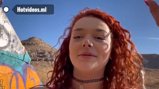 Tati Xo и Nikki Eliot показывают свои сиськи на улице