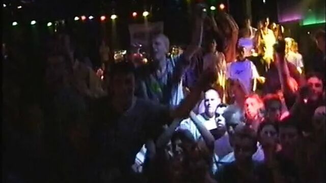 Греции раскрыли мокрую футболку