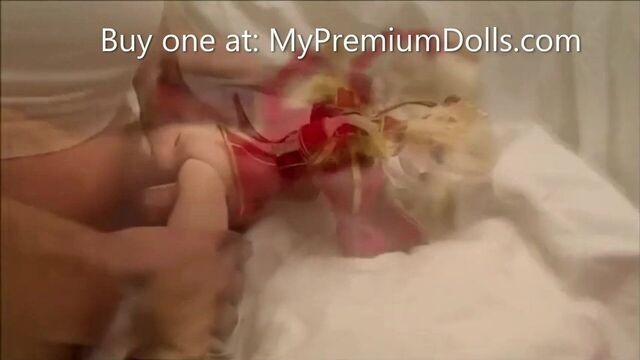 Маленькую аниме-секс-куклу жестко трахают