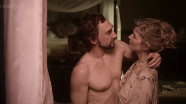 Rosamund Pike Nude - влюбленные женщины, часть 2 (2011)