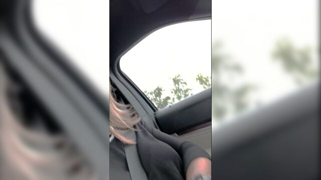 Заправка в красных гоу-гоу сапогах