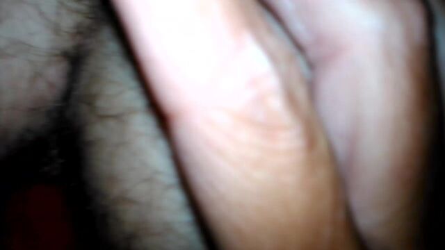 Жена сует дилдо ее красную наездницу в мою задницу.