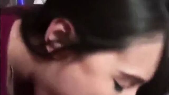 Женщина в яблочных умных часах - минет и камшот