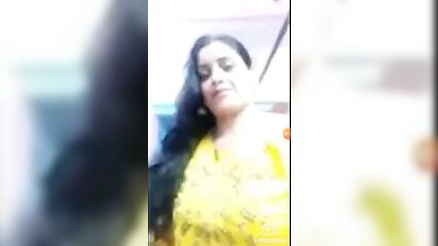 FacebookHhotot, тетушка Hema показывает свое обнаженное тело в вызове на Facebook