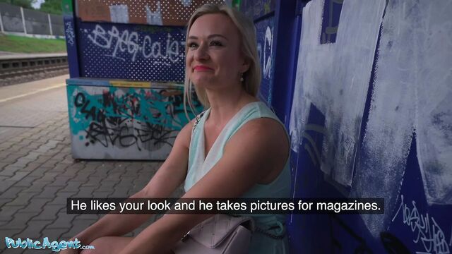 Публичный агент, блондинку с большими сиськами Lily Joy трахнули в поле