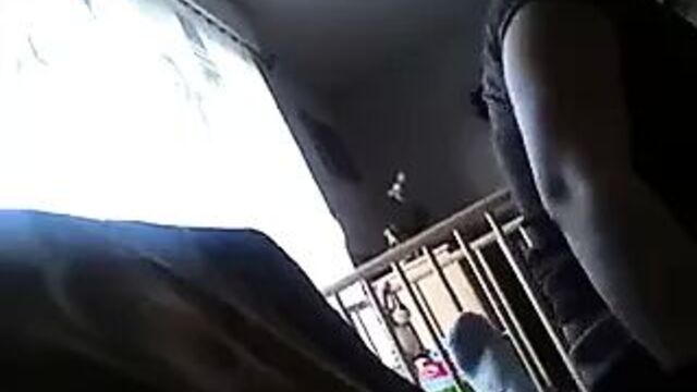 Настоящая мачеха скрытно делает минет с дрочкой