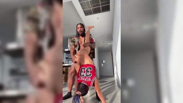 Трах стоя со спиной