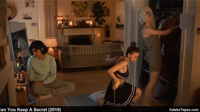 Alexandra Daddario и сексуальные и шаловливые сцены из фильма