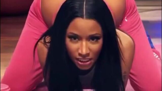 Nicki Minaj - тверкает Anaconda.