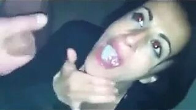 После вечеринки мы узнали, что наш коллега - жадная до спермы шлюшка