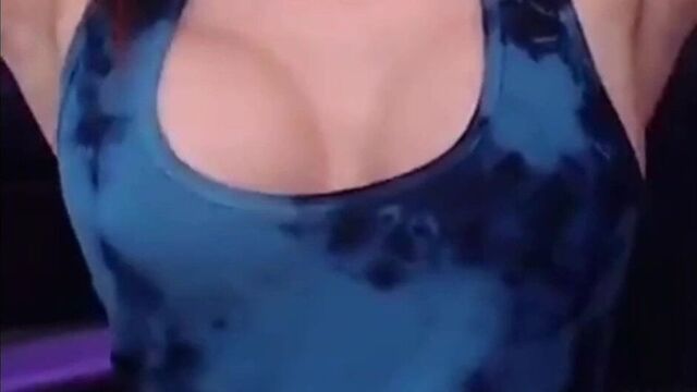 Подборка сгибающей девушки с маленькой грудью