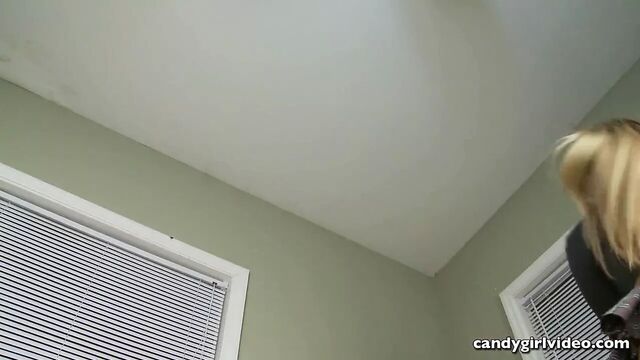 Под юбкой в ​​видео от Anabelle Pync в видео от первого лица