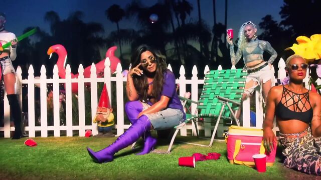 Demi Lovato - извини, не извини (большой черный член в порномузыкальном видео)