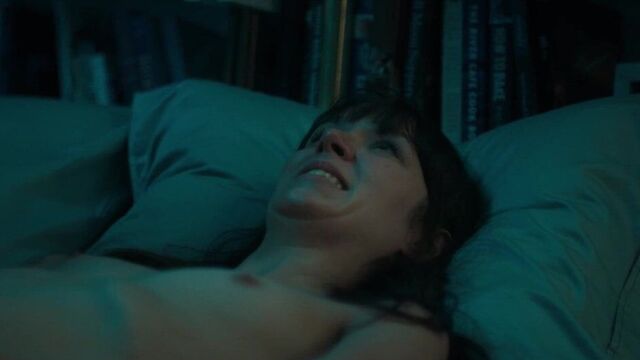 Девушка разговаривает (2019)