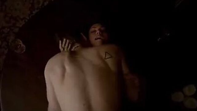 Phoebe Tonkin и секс с дневниками вампира