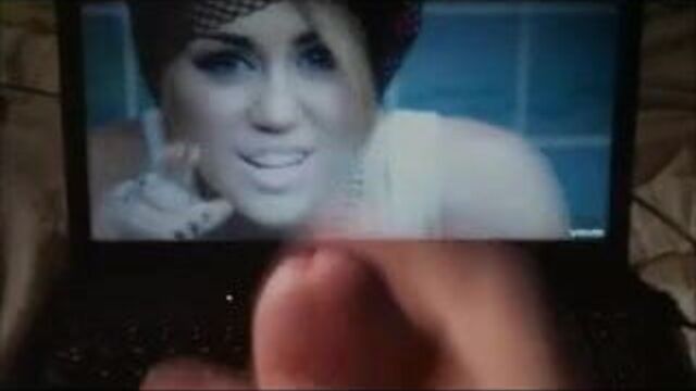 Дрочу и кончаю для Miley Cyrus, которая владеет моим сердцем, видео