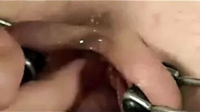 Царапает растянутый клитор