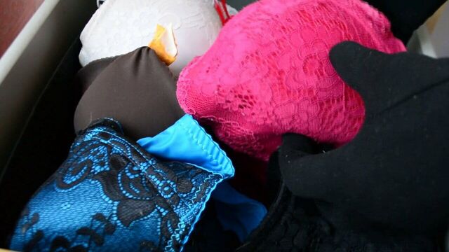 У нас был бой, и я писаю в ящик нижнего белья.