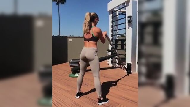 Paige Hathaway тренируется на улице