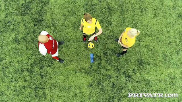 Private.com - супер футбольная шлюшка Blanche Bradburry получает анал!