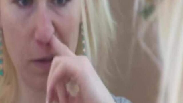 Едят сопли и жадно