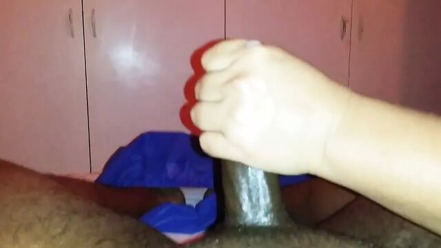 Тайская дама - массаж дрочкой индийскому члену дези, часть 2