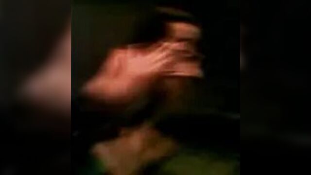 Израильская солдатская девушка исполняет стриптиз на базе