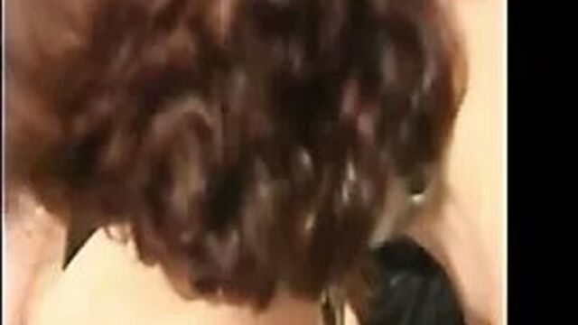 Пирсинг БДСМ-раба, прокалывающего соски и наружные половые губы