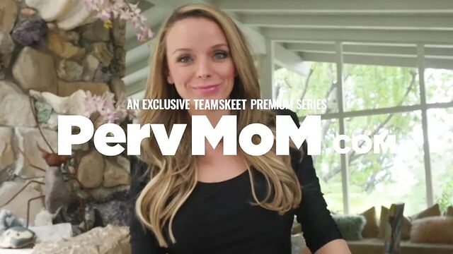 Сестренка обожает меня - крошку с огромной задницей Harley Jade шантажируют