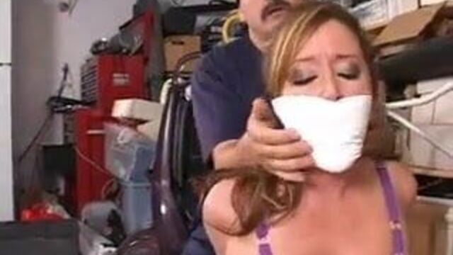 Пойманный в ловушку в гараже