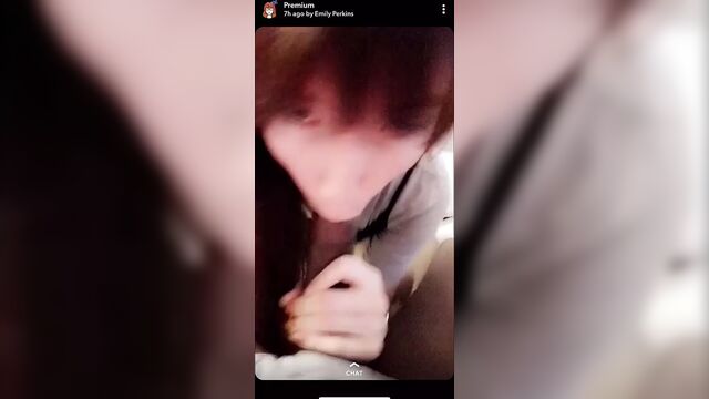 Snapchat-сисси-шлюшка Emilyjaede сосет и трахается с большим черным членом