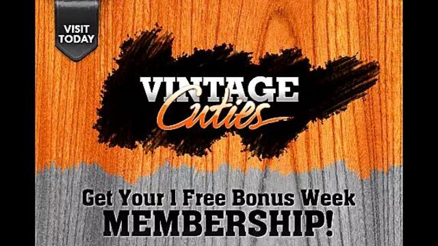 3 зрелые дамы раздеваются в офисе (винтаж 1940-х)