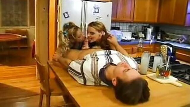 Няня начинает игру правда или вызов