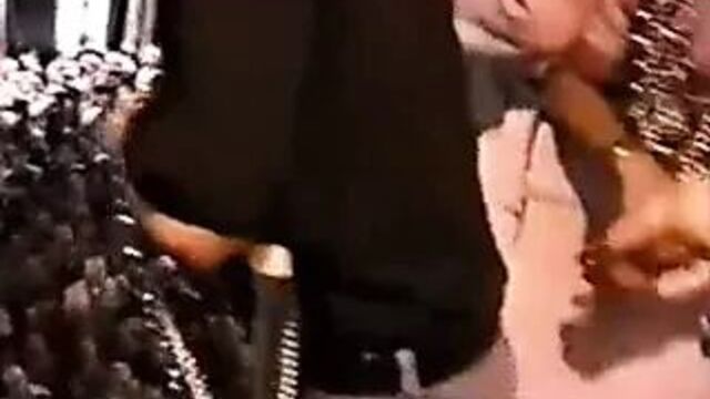 Красивая блондинка (пьяная) трахается с несколькими мужчинами !!! 2019