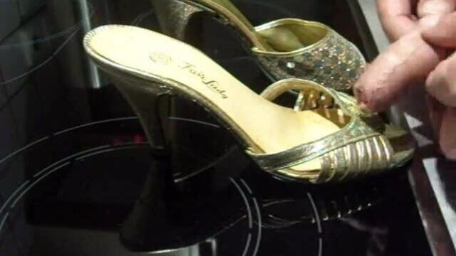 Обуви золотых мулов кончили