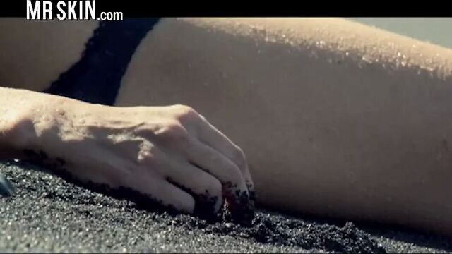 Сексуальные испанские знаменитости раздеваются и начинают трахаться