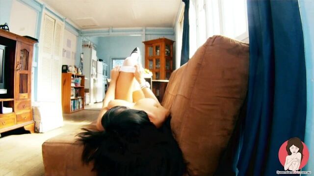 Taylah в солярии