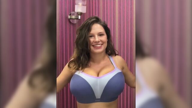 Принцесса с большими сиськами