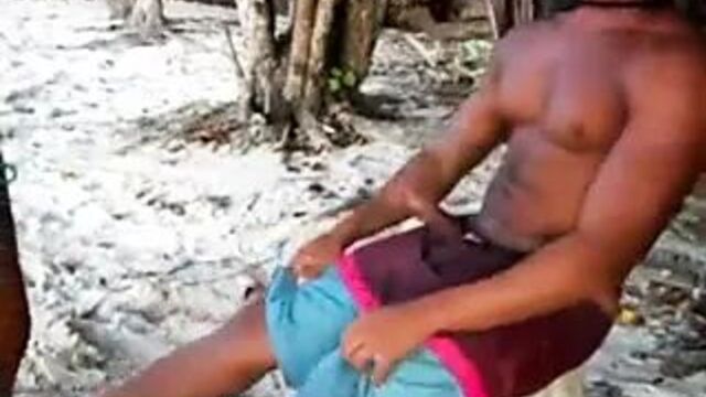 Ковбой Кута трахает белую туристку