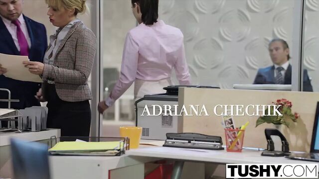 TUSHY Lana Rhoades устраивает анальное шоу